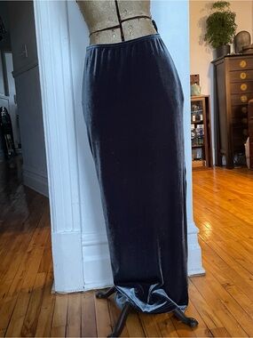 Women’s Velvet Maxi Skirt in Deep Charcoal